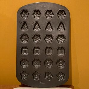 Wilton  CHRISTMAS & SNOWFLAKES NOVELTY PAN/MOLD
